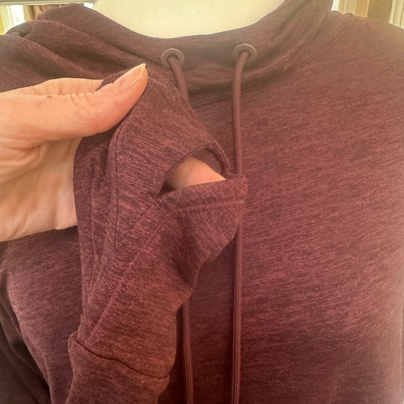 Athleta NWOT Pullover Hooded CYA Top Burgundy/Maroon Hoodie Thumb Holes M - Picture 6 of 11